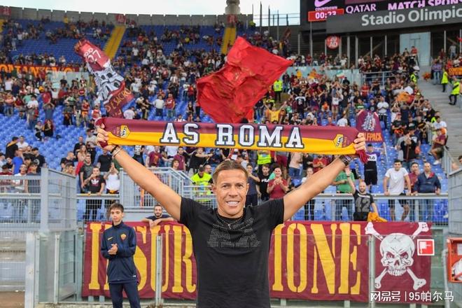 拿了5次联赛亚军的斗士，罗马德比用脸进球，对曼联进球是巅峰