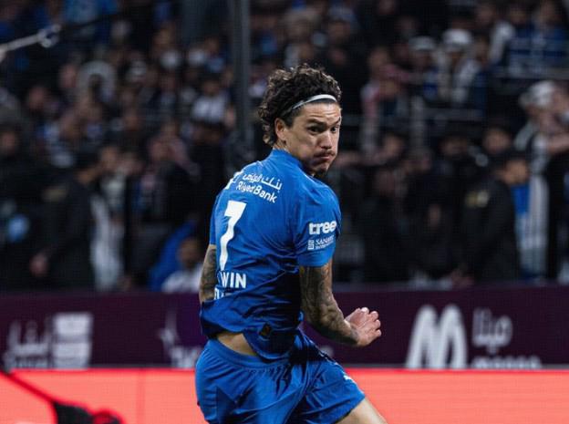 记者：努涅斯不满新月签下本泽马，他感到自己受到了冷落