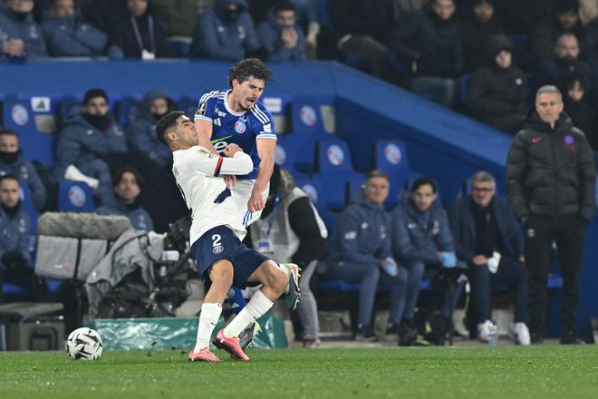 官方：阿什拉夫因红牌被停赛一场，外加一场缓期执行的处罚