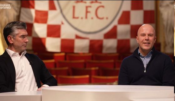 休斯露脸！圆桌会后，斯洛特不再是一个人