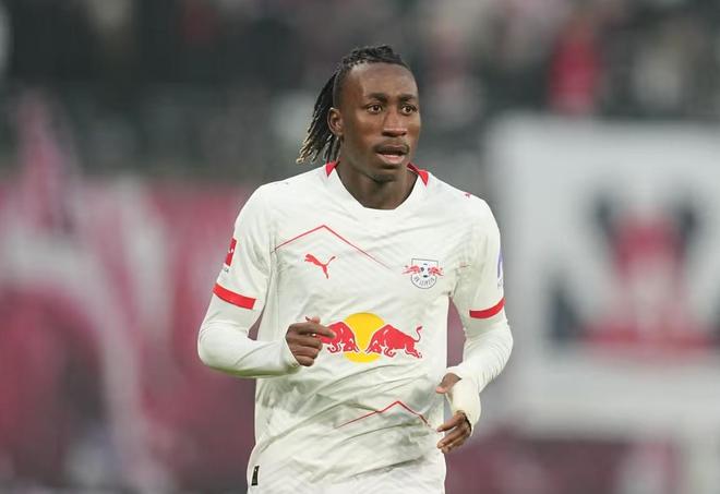 曼晚：曼联有意今夏引入扬-迪奥曼德，将面临多家俱乐部竞争