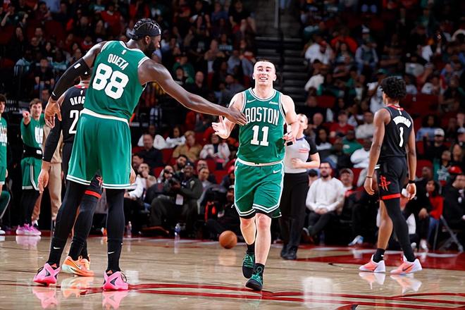 限制了火箭内线支柱！凯尔特人先发中锋已经是联盟顶级蓝领中锋了