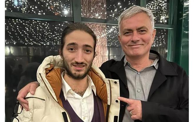 葡媒介绍穆里尼奥儿子马里奥：18岁挂靴，目前正在当游戏主播