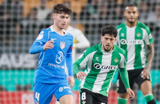 马竞新援门多萨：高兴能以这种方式完成首秀；我们想赢国王杯