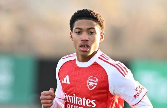 恩瓦内里弟弟代表阿森纳梯队出战欧青赛，周二在酋长球场亮相