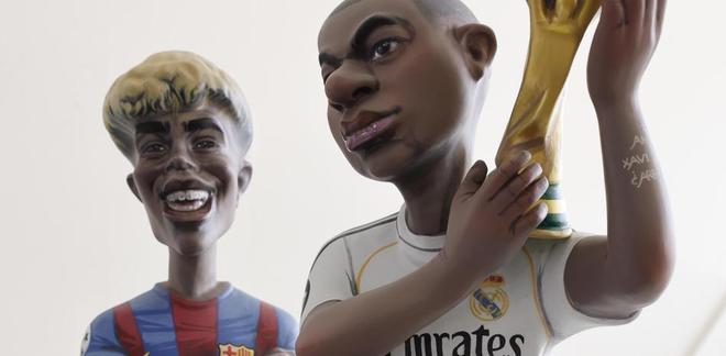 世体：瓦伦西亚法雅节开展，姆巴佩和亚马尔的雕塑引发关注