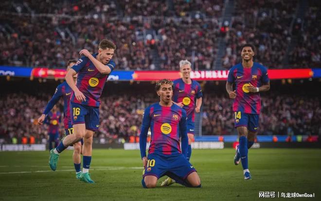 超越姆巴佩+比肩梅西C罗！巴萨俩王牌爆发，皇马落后榜首4分
