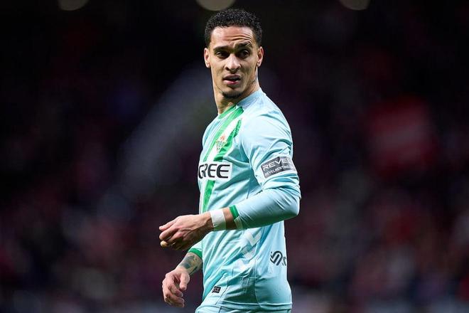 为0-5雪耻！25岁曼联弃将轰世界波，率队复仇马竞，赛季已造18球