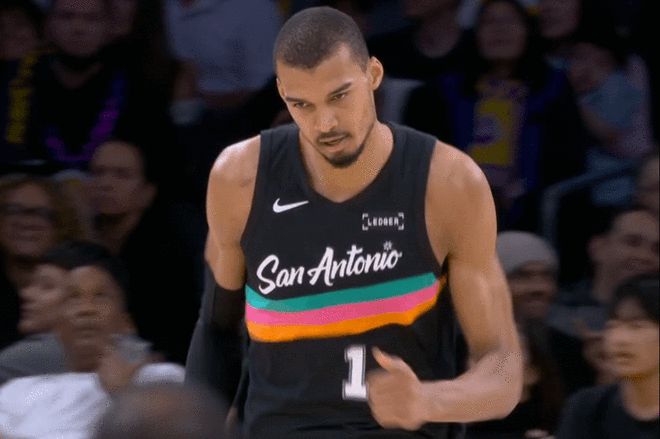  文班亚马40+12马刺痛宰湖人5连胜 布朗尼12+6