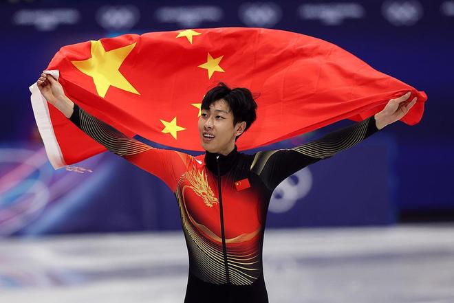 冬奥会-短道速滑男子1000米孙龙摘银