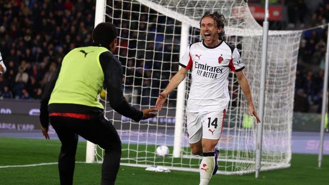 米兰本赛季意甲24轮已拿到53分,追平队史第二高战绩