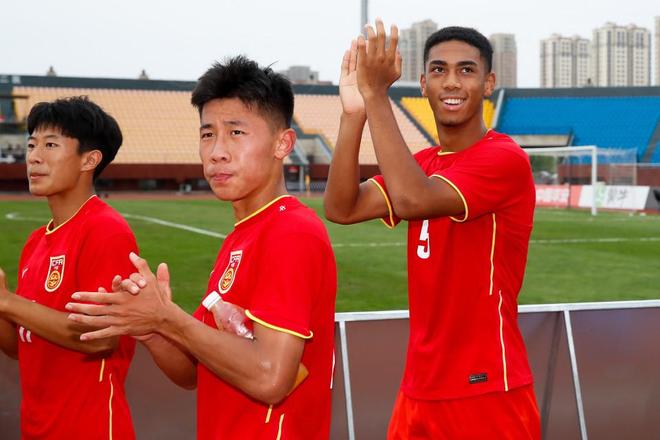 17岁恒大混血中卫加盟中超新军！曾率国少夺东亚杯，不自律被除名