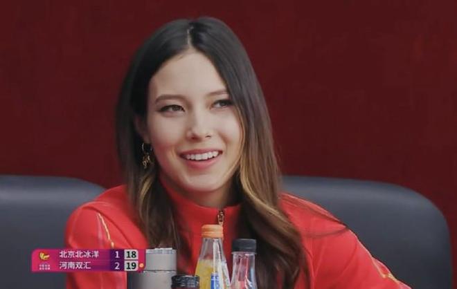 谷爱凌与母亲现场观战女排联赛，北京北冰洋vs河南双汇