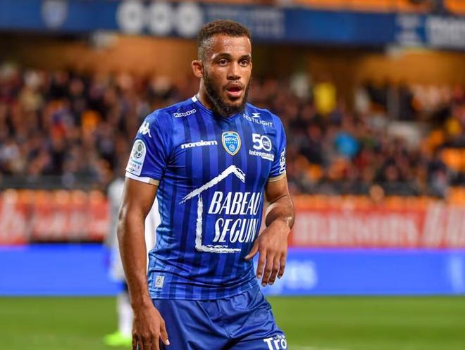 前体能主管：姆伯莫身体成分太出色了，体脂很低、肌肉发达