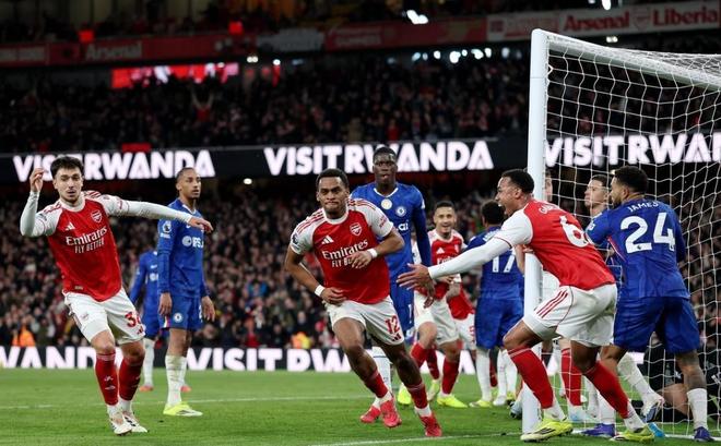 英超-阿森纳2-1切尔西 破曼联纪录领先曼城5分