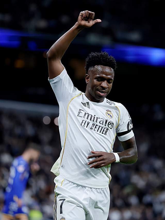 0-1!姆巴佩高挂免战牌,熊皇失单刀,皇马主场爆冷,巴萨收大礼