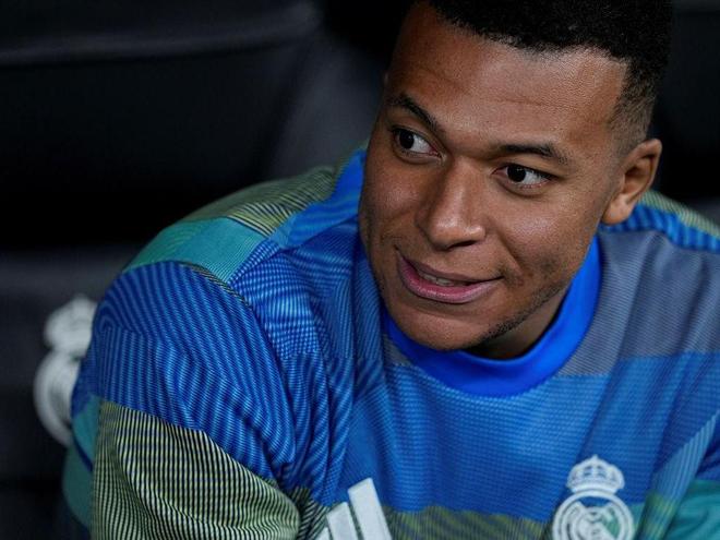 姆巴佩膝盖扭伤,还要坚持参加世界杯?或成下个卡卡和乌姆蒂蒂?