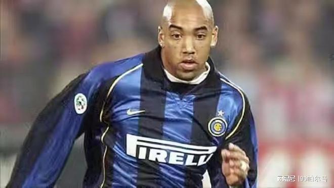 悲催的流星，16岁法甲当主力，21岁在国米要穿10号，30岁家暴