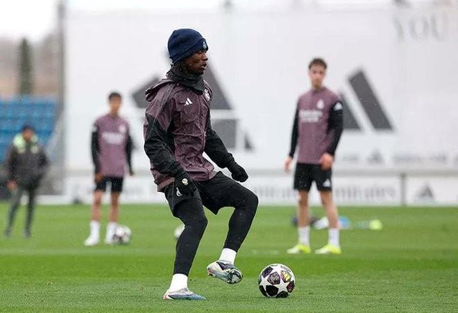 记者：姆巴佩明天归队但不会参加合练，卡雷拉斯出战曼城存疑