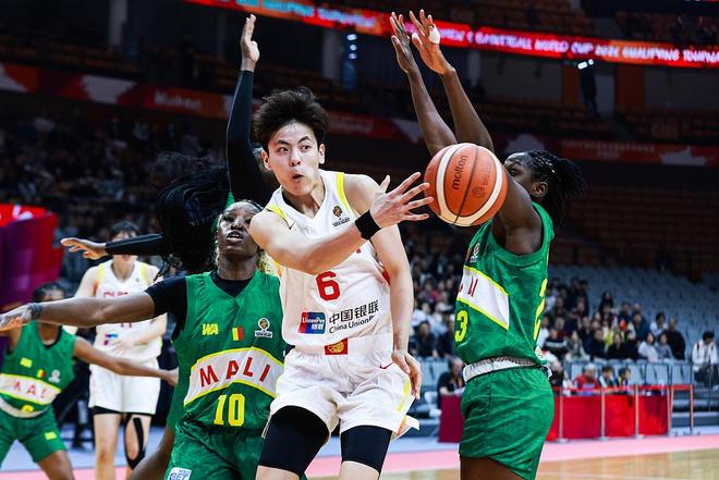 世预赛-中国女篮胜马里取开门红 李月汝21+11