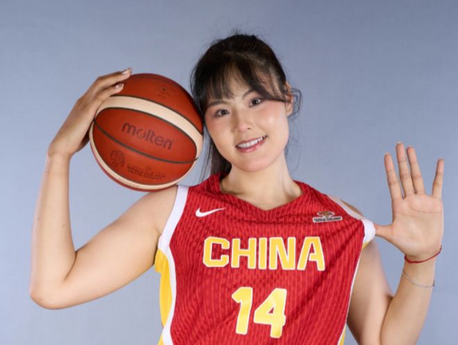 女篮世预赛首日最佳阵容：李月汝21+10入选 朱哈茨35+9打爆日本