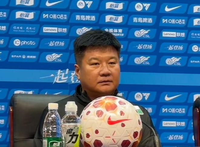 李金羽：恭喜铜梁龙取得中超首分；和对手既熟悉也比较陌生