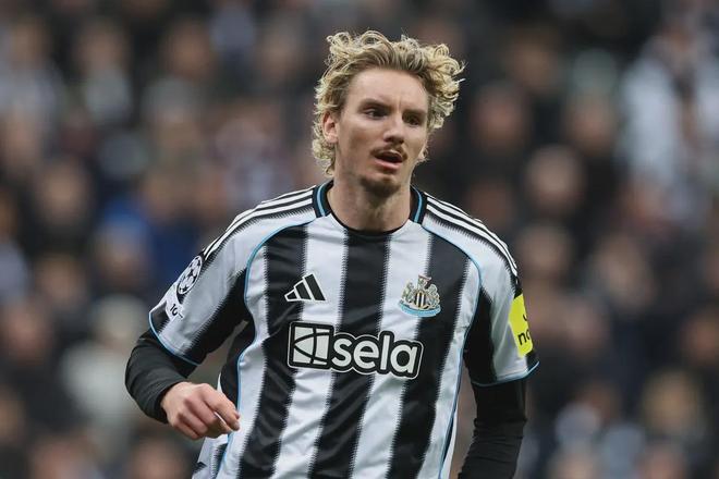 24岁水货or用错的巨人？7500万先生18场1球，两米梅西英超牺牲品