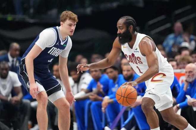 哈登17+7+7骑士狂胜独行侠 米切尔24+8创纪录