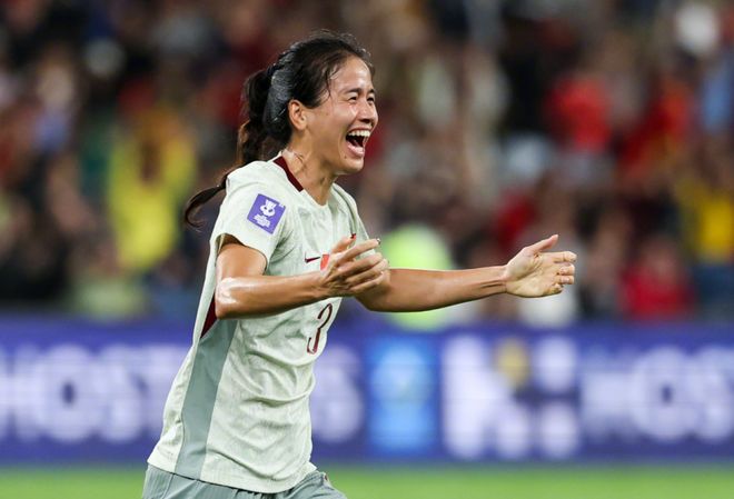 中国女足八强战首发出炉！米帅轮换7人，陈晨伤缺，王霜领衔