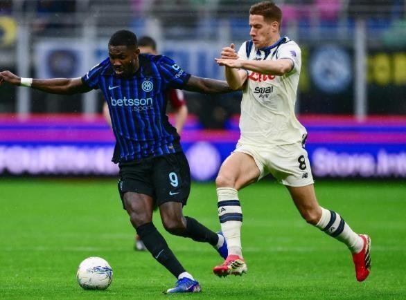 丑陋的意甲彻底没救!明目张胆黑国米,蓝黑军团遭遇各种不公判罚