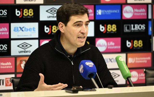 伊劳拉:踢曼联能拿1分向来不错;毕包帅位和我没有任何关系