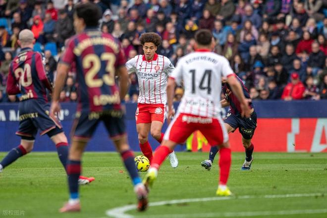 西甲：奥萨苏纳主场强势，赫罗纳能否全身而退？奥萨苏纳VS赫罗纳