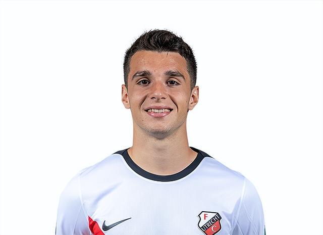 撞脸《浴血黑帮》男主!科莫神锋杜维卡斯:明明能靠脸 偏要靠进球