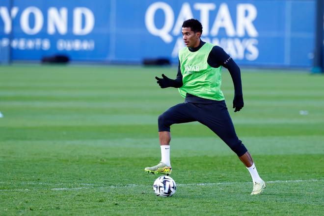 巴黎官方：马尤卢右小腿受伤，将在未来两周内接受治疗