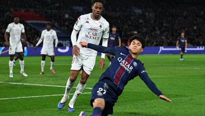 18岁零68天！前巴萨天才替补秒杀，一夜改写巴黎历史