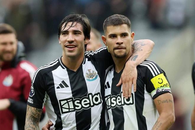 记者：托纳利十分希望重返意甲，但他只能留英超或去皇马