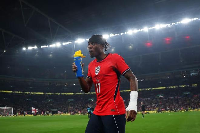 官方:斯通斯、马杜埃凯等共计8名球员退出本期英格兰队集训