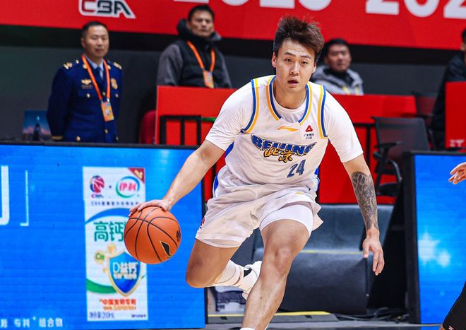 赵睿24+6+5三分爆发！北京2分险胜同曦 麦基11+9周琦10+9