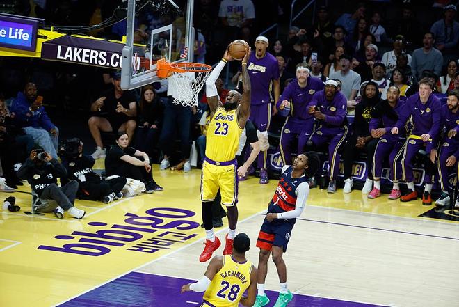 勒布朗刷新最老三双纪录 湖人轻取奇才