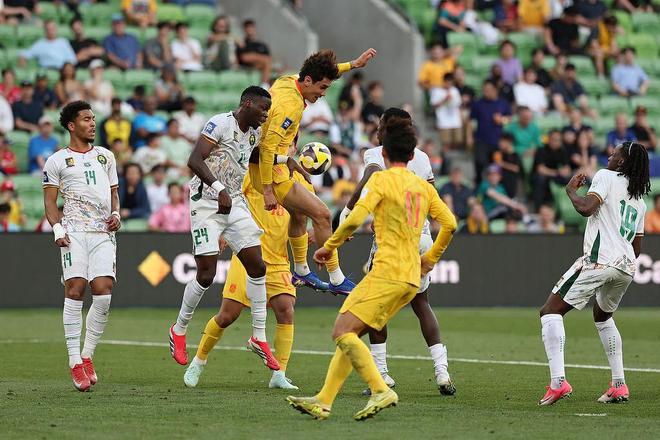 FIFA系列赛-国足开场9分钟连丢2球0-2喀麦隆