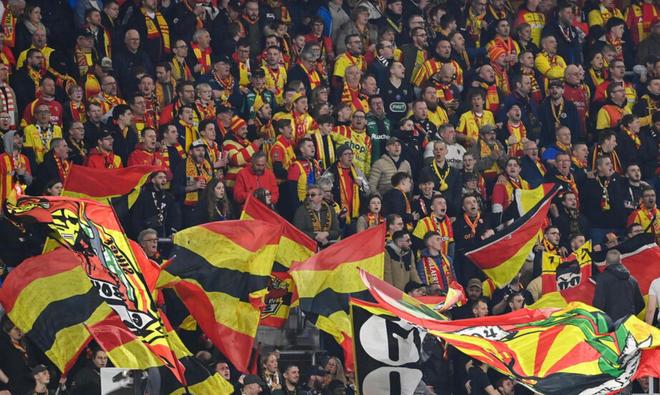 朗斯球迷致信法国体委会，要求推翻朗斯vs巴黎比赛的延期决定