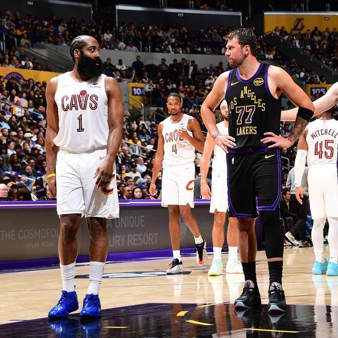 湖人击败骑士4连胜 东契奇复出42+5+12