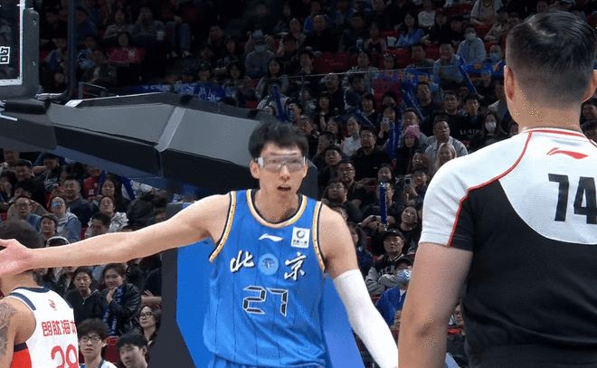 北京三将罚下8分胜广州 周琦14+11陈盈骏21分