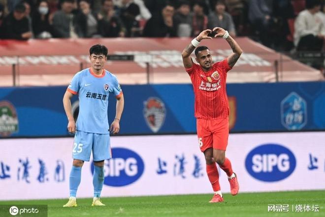 中超:上海海港2-1绝杀玉昆,积分“转正”,王燊超替补献绝杀