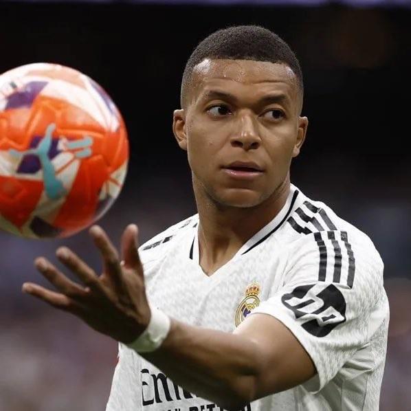 六台主持人：姆巴佩在皇马根本不跑动，就等楚阿梅尼给他填坑