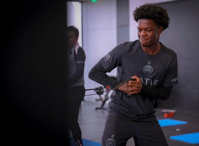 巴黎官方：巴尔科拉继续进行恢复训练；鲁伊斯单独训练