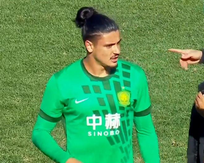 博主：拉莫斯今日正常到队，此前说他离队治疗的说法不实