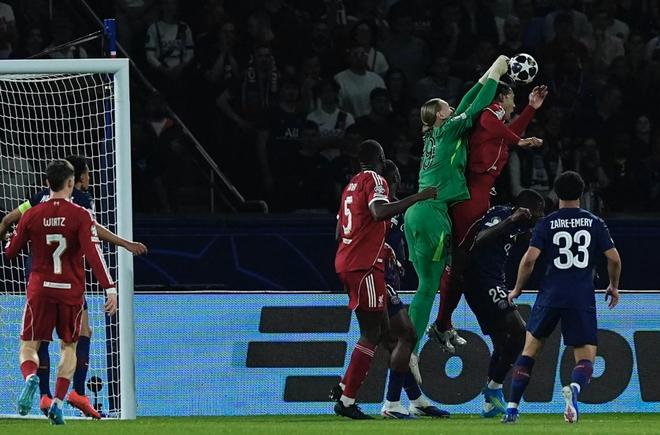 萨福诺夫：作为门将，我对利物浦今晚没获得什么机会很满意