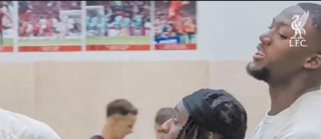 利物浦把那堵墙藏了5个月，球迷发现后集体破防