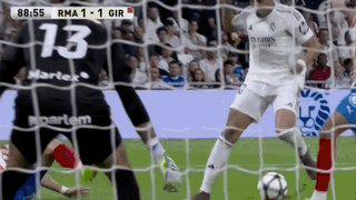 在月球也是点球！姆巴佩被肘满脸是血VAR拒判点球